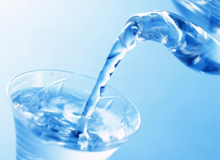 Здравствени придобивки од пиењето вода